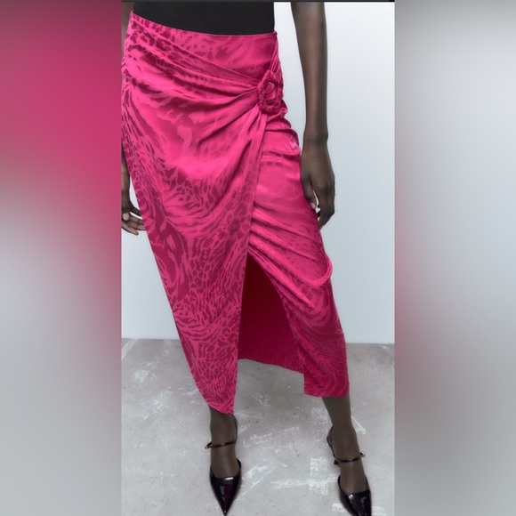 ZARA fuschia wrap skirt with buckle size large - Picture 3 of 11